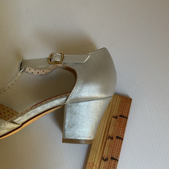 Vintage Style T-Strap Block Heel Silver Shoes Size 6.5 But Another Innocent Tale - Picture 10 of 10